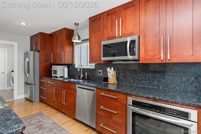 3172 Cedar Crest Drive, Troy, MI 48083