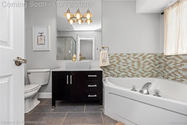 3172 Cedar Crest Drive, Troy, MI 48083