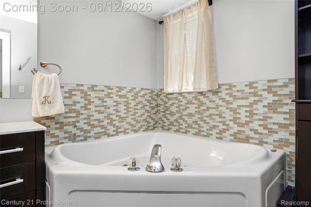 3172 Cedar Crest Drive, Troy, MI 48083