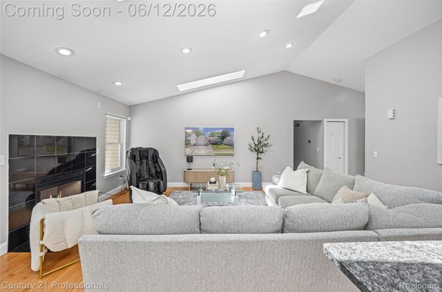 3172 Cedar Crest Drive, Troy, MI 48083