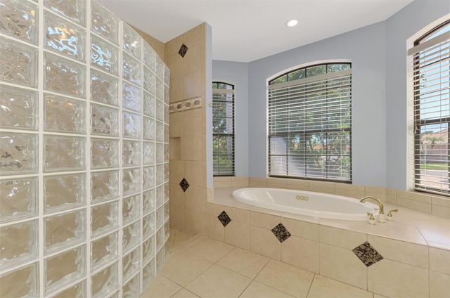 5684 EASTWIND DRIVE, Sarasota, FL 34233