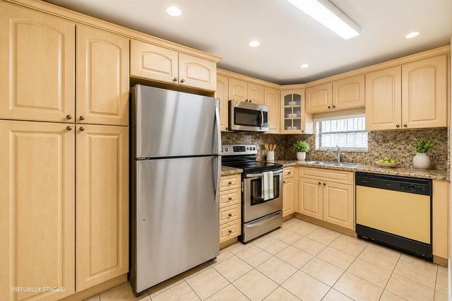 8980 S HOLLYBROOK Boulevard 204, Pembroke Pines, FL 33025