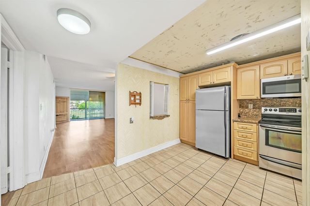8980 S HOLLYBROOK Boulevard 204, Pembroke Pines, FL 33025