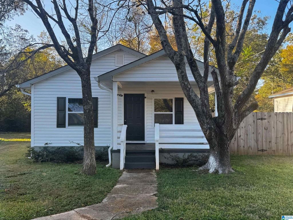 2516 15TH STREET N, Hueytown, AL 35023