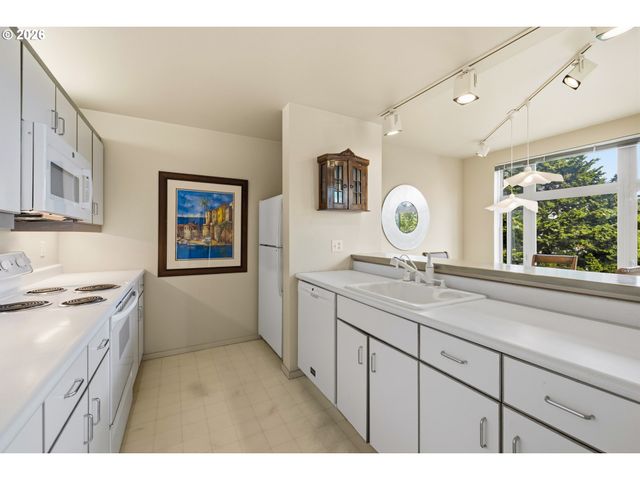 1630 S HARBOR Way 304, Portland, OR 97201