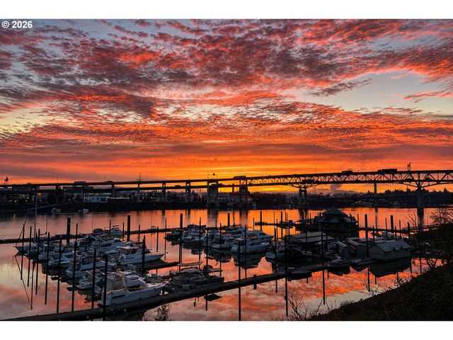 1630 S HARBOR Way 304, Portland, OR 97201