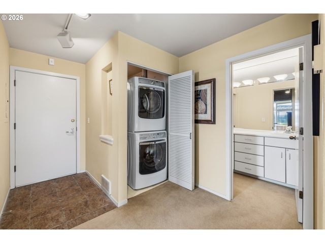 1630 S HARBOR Way 304, Portland, OR 97201