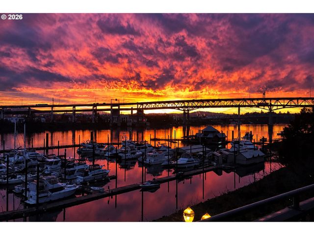 1630 S HARBOR Way 304, Portland, OR 97201