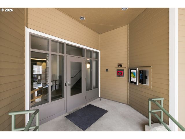 1630 S HARBOR Way 304, Portland, OR 97201