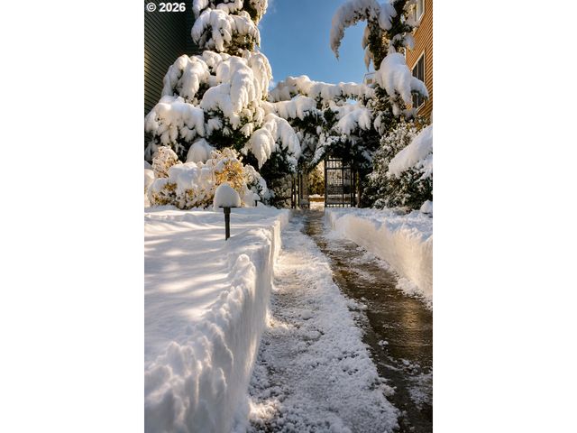 1630 S HARBOR Way 304, Portland, OR 97201