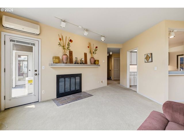 1630 S HARBOR Way 304, Portland, OR 97201