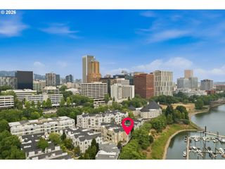 1630 S HARBOR Way 304, Portland, OR 97201