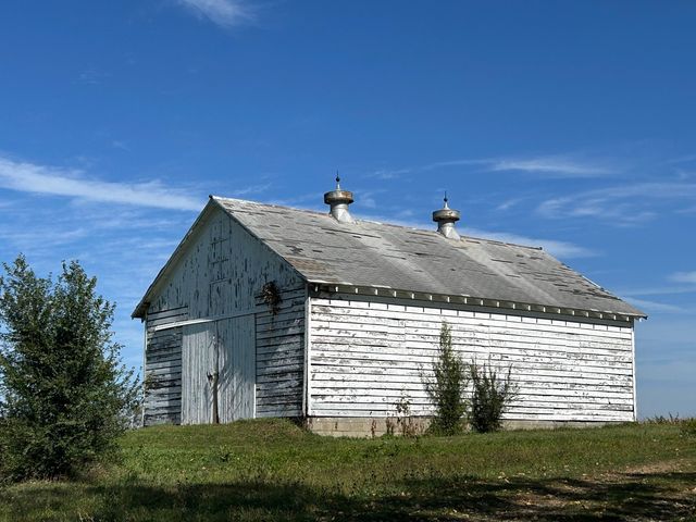 16104 McGuire Road, Harvard, IL 60033