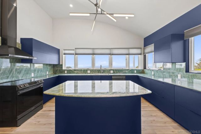 6706 Avenida Mañana St, La Jolla, CA 92037