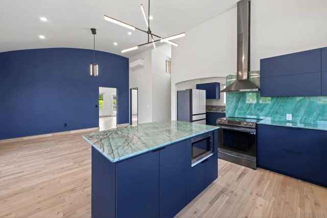 6706 Avenida Mañana St, La Jolla, CA 92037