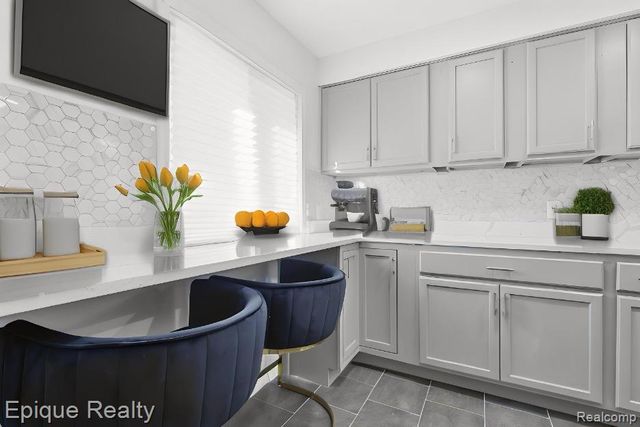 12801 Sterling Court, Oak Park, MI 48237