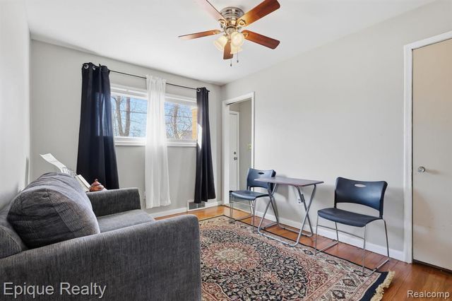 12801 Sterling Court, Oak Park, MI 48237