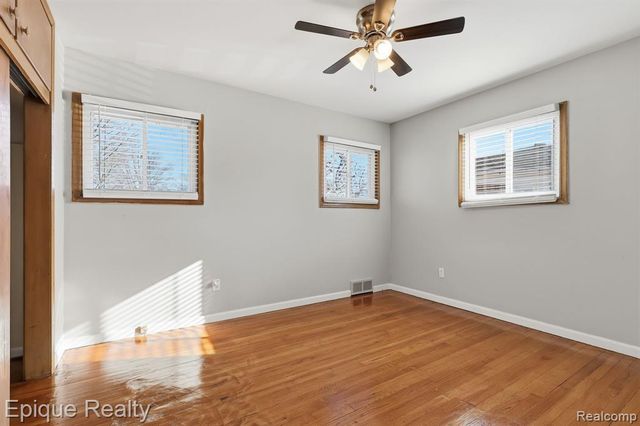 12801 Sterling Court, Oak Park, MI 48237