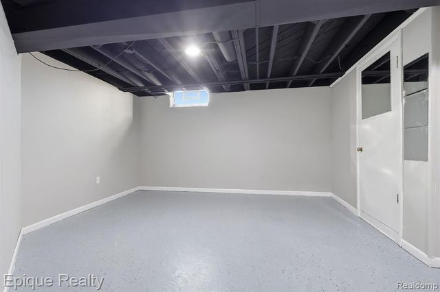 12801 Sterling Court, Oak Park, MI 48237