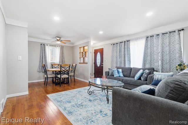 12801 Sterling Court, Oak Park, MI 48237