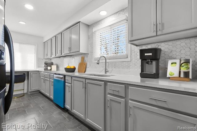 12801 Sterling Court, Oak Park, MI 48237