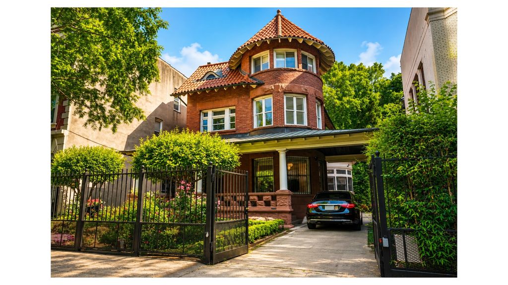 1094 PARK Place, New York City, NY 11213
