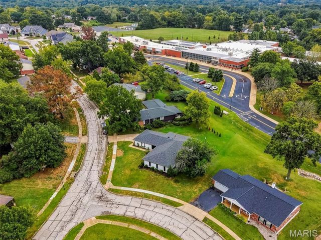 1018 Van Dyke Drive, Manchester, MO 63011