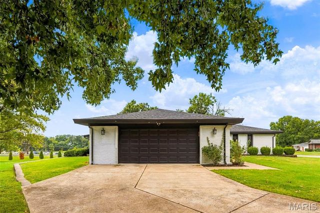 1018 Van Dyke Drive, Manchester, MO 63011