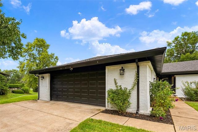 1018 Van Dyke Drive, Manchester, MO 63011