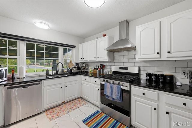 1018 Van Dyke Drive, Manchester, MO 63011