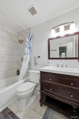 1018 Van Dyke Drive, Manchester, MO 63011