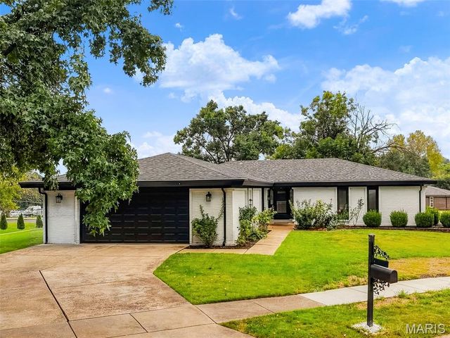 1018 Van Dyke Drive, Manchester, MO 63011