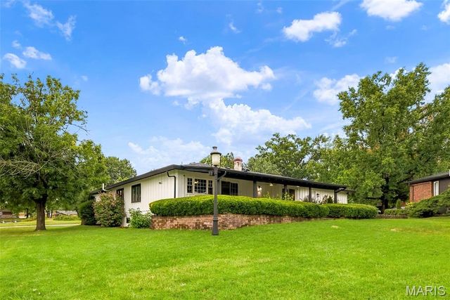 1018 Van Dyke Drive, Manchester, MO 63011