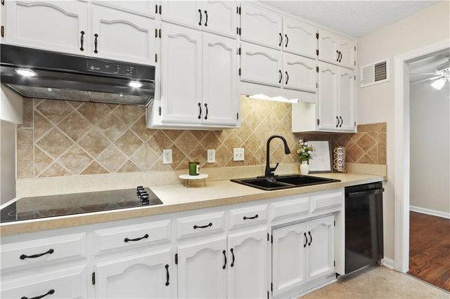 701 W 91st Street, Kansas City, MO 64114