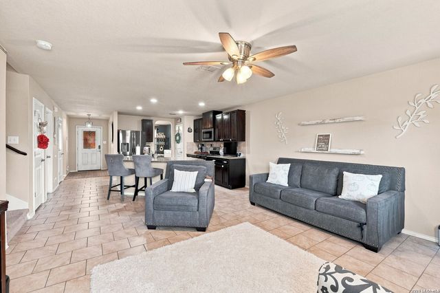8934 Ironwood Hl, San Antonio, TX 78254