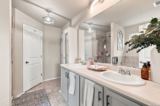 8934 Ironwood Hl, San Antonio, TX 78254