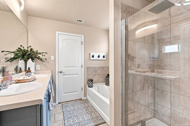 8934 Ironwood Hl, San Antonio, TX 78254