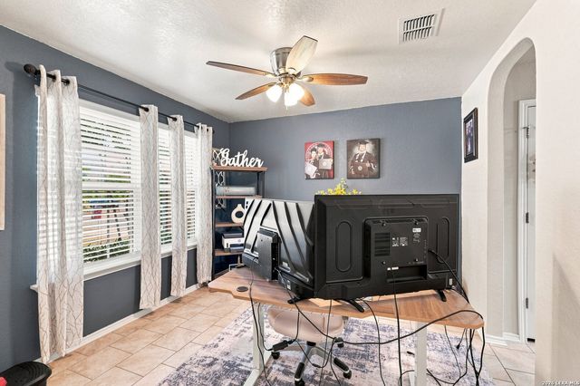 8934 Ironwood Hl, San Antonio, TX 78254