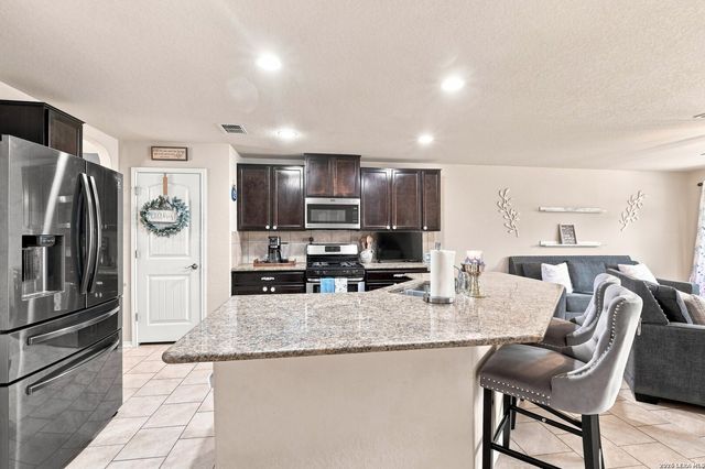 8934 Ironwood Hl, San Antonio, TX 78254