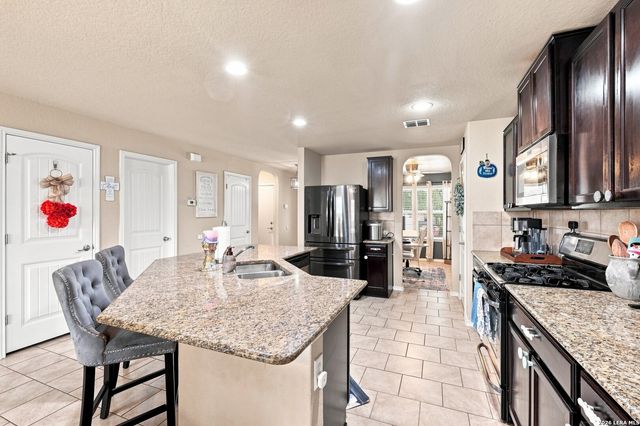 8934 Ironwood Hl, San Antonio, TX 78254