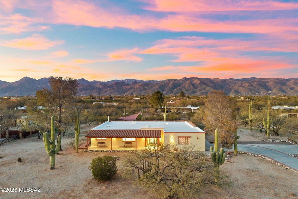 10631 E Rusty Spur Drive, Tucson, AZ 85749