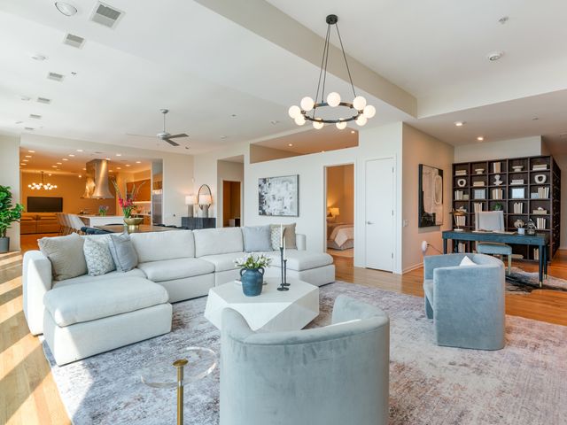 500 W Superior Street 2401, Chicago, IL 60654