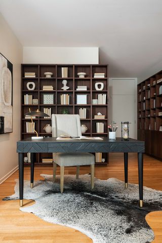 500 W Superior Street 2401, Chicago, IL 60654