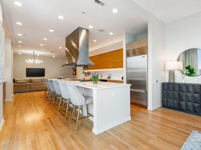 500 W Superior Street 2401, Chicago, IL 60654