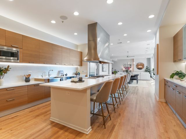 500 W Superior Street 2401, Chicago, IL 60654