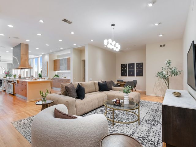500 W Superior Street 2401, Chicago, IL 60654