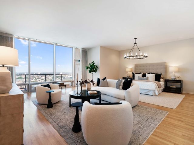 500 W Superior Street 2401, Chicago, IL 60654