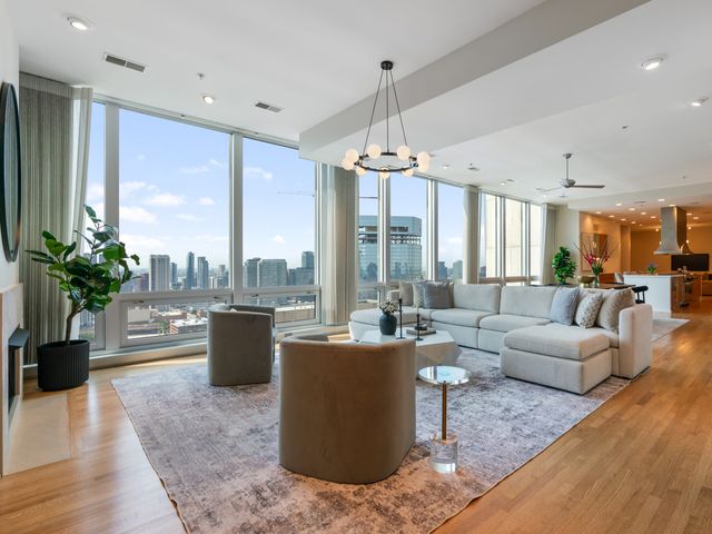 500 W Superior Street 2401, Chicago, IL 60654