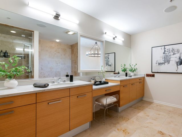 500 W Superior Street 2401, Chicago, IL 60654