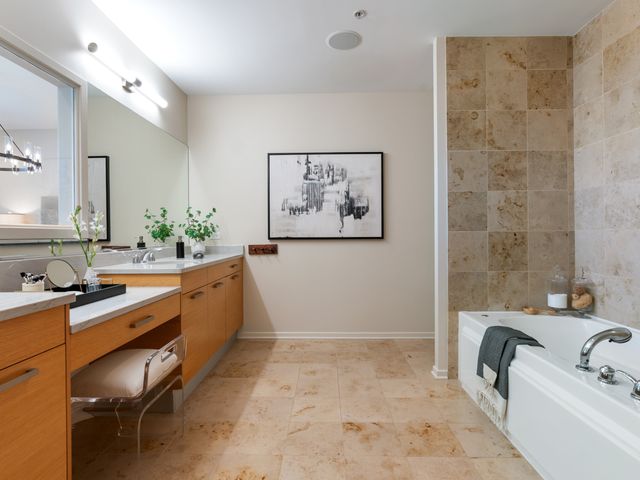 500 W Superior Street 2401, Chicago, IL 60654